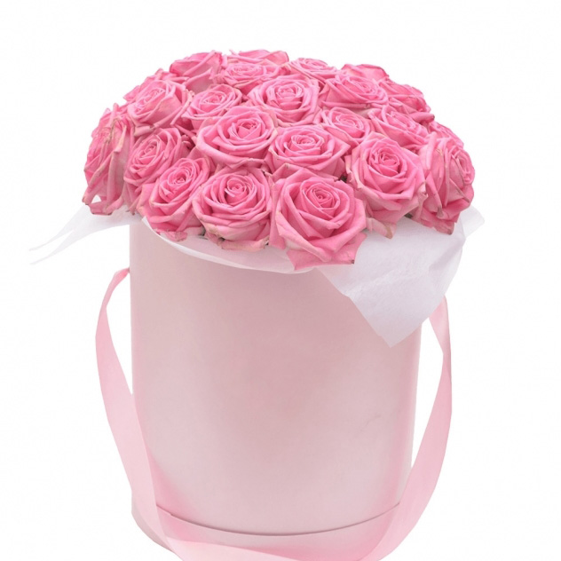 25 розовых роз в шляпной коробке